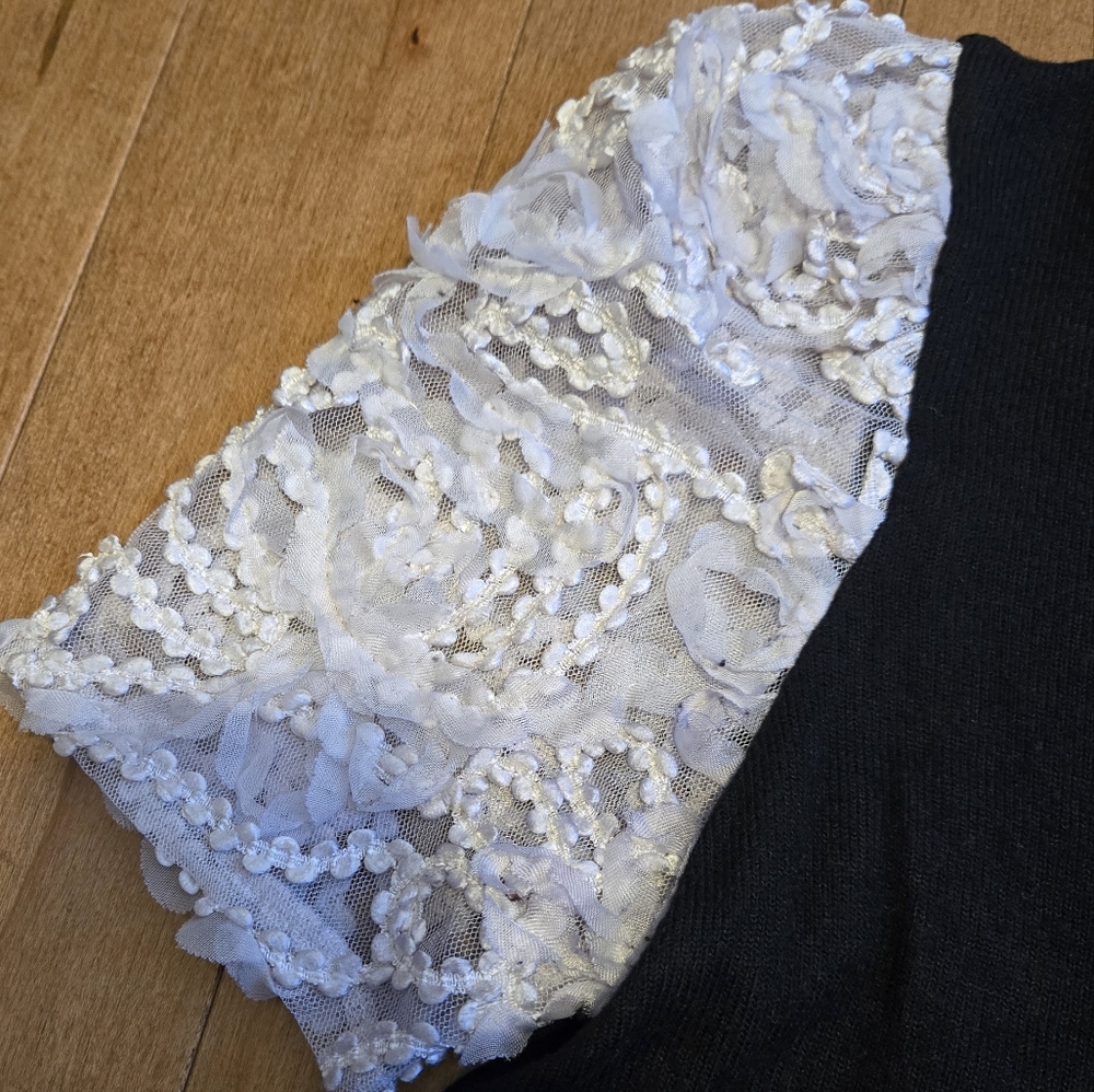 Black and White Lace Sleeve Top S - Picture 2 of 3